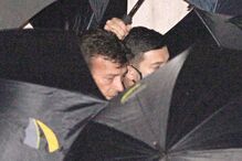 A dor no rosto de Tony Carreira à saída do velório, na Basílica da Estrela   