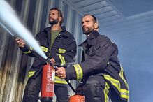 Irmãos Guedes participam em calendário solidário dos Bombeiros de Coimbrões