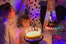 Os Príncipes Jacques e Gabriella do Mónaco acompanhados dos pais, Alberto e Charlene do Mónaco