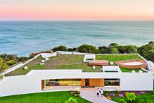 Campeão de MMA faz treino de luxo no Algarve