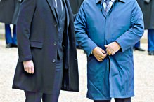 Costa e Macron estiveram juntos na quarta-feira, optando por realizar os cumprimentos ao ar livre