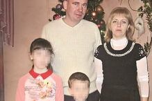 Ihor Homeniuk, o cidadão ucraniano morto em março, ao lado da mulher Oksana e dos dois filhos, de 9 e 15 anos 