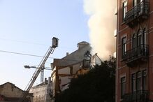 Prédio desaba após explosão no centro de Lisboa. Há cinco feridos e dois desaparecidos