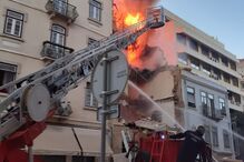 Prédio desaba após explosão no centro de Lisboa. Há cinco feridos e dois desaparecidos