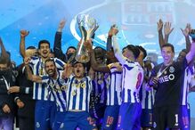 As imagens do FC Porto nos festejos da conquista da Supertaça