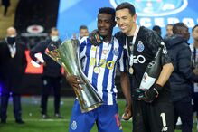 As imagens do FC Porto nos festejos da conquista da Supertaça	