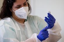 Início do plano de vacinação contra o Covid-19 no Hospital de Santa Maria