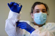 Início do plano de vacinação contra o Covid-19 no Hospital de Santa Maria