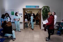 Início do plano de vacinação contra o Covid-19 no Hospital de Santa Maria