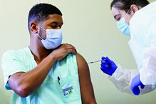 Cerca de cinco mil profissionais do setor da saúde foram vacinados no Porto, Coimbra e Lisboa