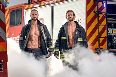 Irmãos Guedes participam em calendário solidário dos Bombeiros de Coimbrões	