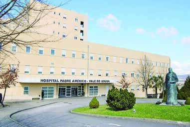 Bombeiro foi transportado para o Hospital Padre Américo, em Penafiel