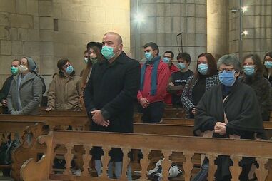 Dezenas de pessoas na missa de Natal na Sé do Porto