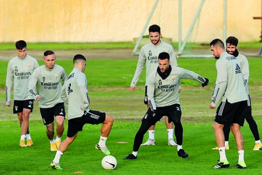 Jardel (à dir. na imagem) e Gonçalo Ramos (atrás de Samaris, que surge ao centro em primeiro plano) foram os últimos jogadores a testarem positivo à Covid 