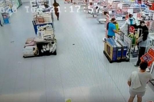 GNR fora de serviço agredido a soco em hipermercado em Quarteira 