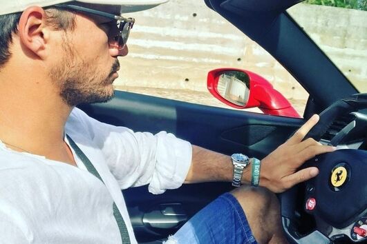 João Sotto-Mayor ao volante de um Ferrari Spider 488