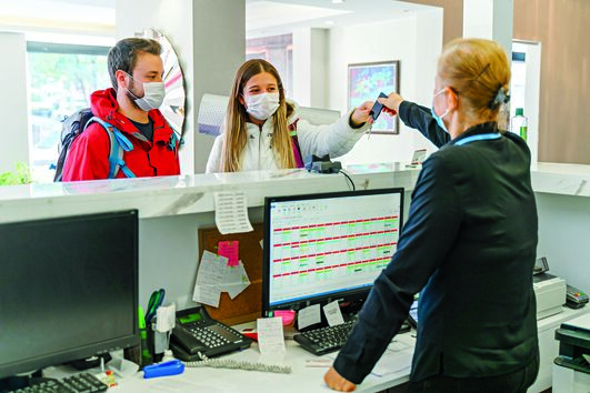 Hóspedes de hotéis têm de festejar Ano Novo no quarto