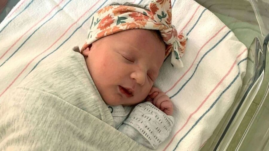 Bebé nasce de embrião congelado há 27 anos e bate recorde