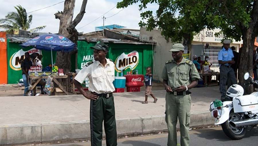 Agentes da polícia em Moçambique