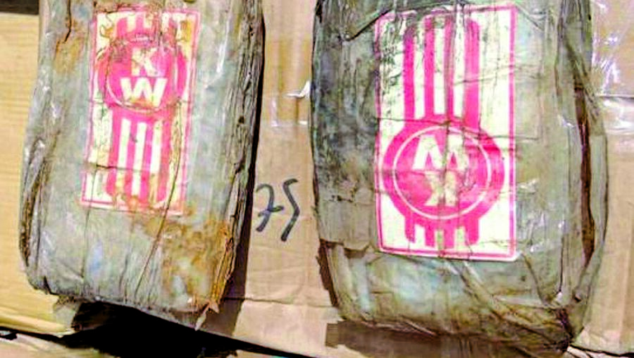 Barco-fantasma carregado de droga dá à costa nas Ilhas Marshall