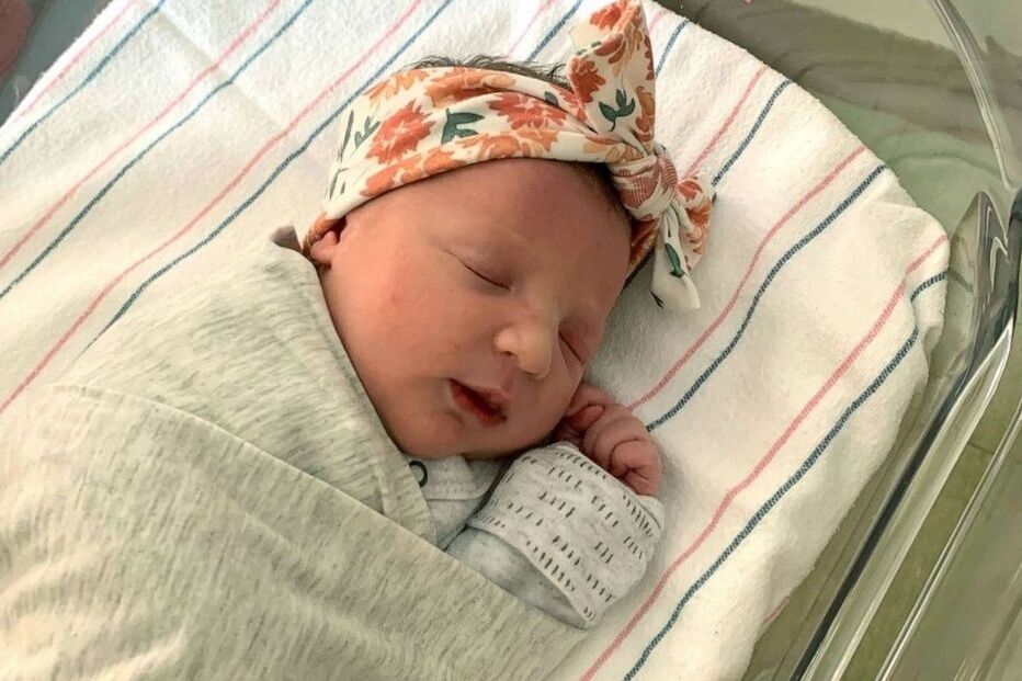 Bebé nasce de embrião congelado há 27 anos e bate recorde