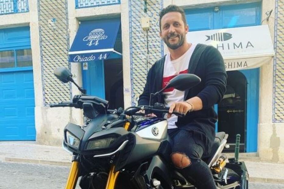 João 'Shima' Almeida numa mota Yamaha avaliada em quase 10 mil euros