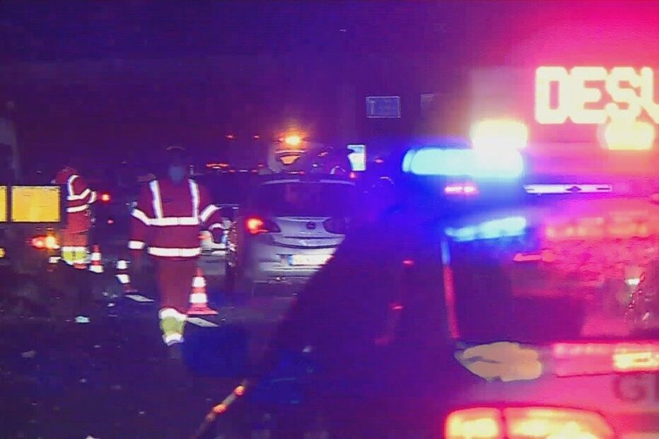 Jovem de 21 anos morre em violento acidente na A1 em Santarém. Há três feridos 