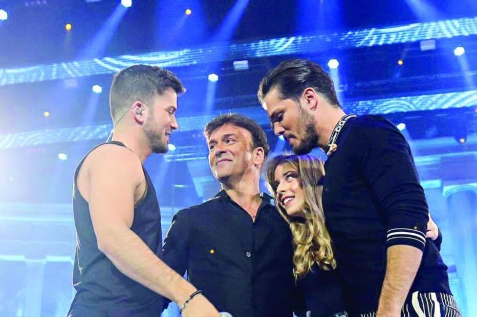 Sara Carreira, com o pai, Tony Carreira e os irmãos David e Mickael