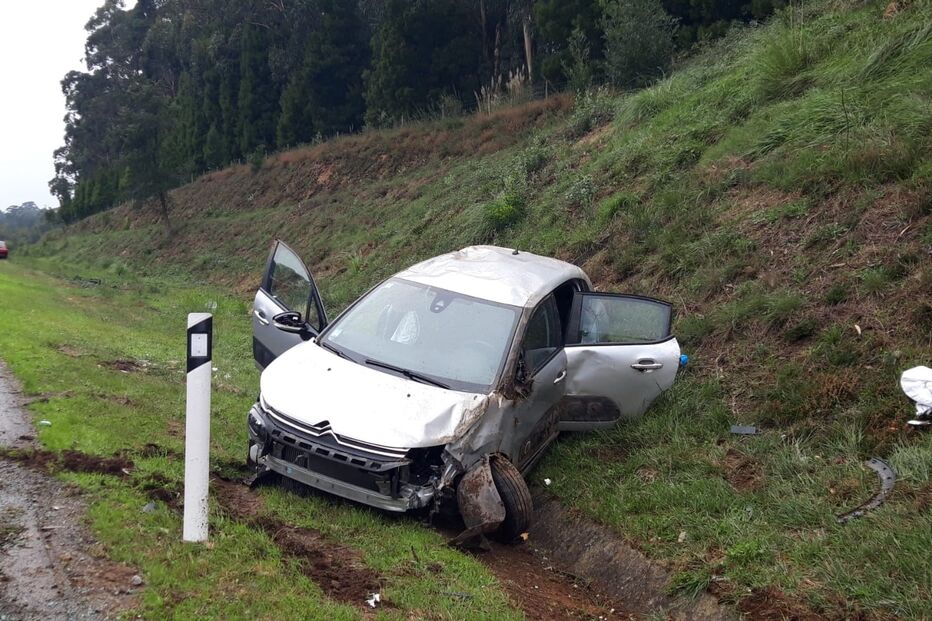 Jovem de 26 anos ferida em despiste de carro em Espinho