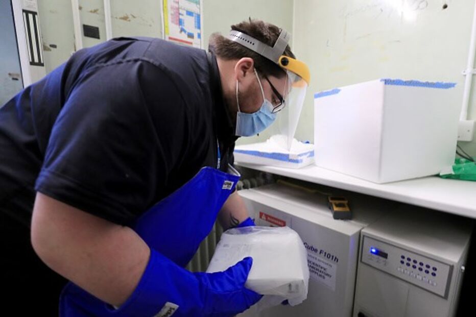 Hospital de Londres recebe as primeiras doses da vacina contra a Covid-19