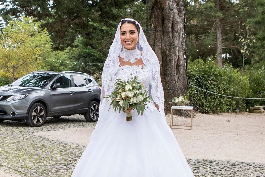 A noiva, Kelly Baron