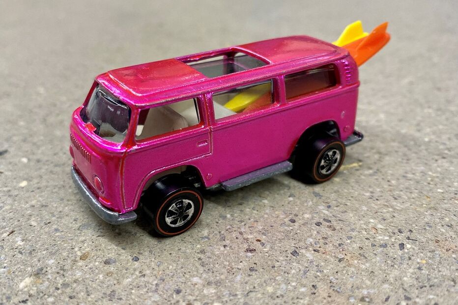 2020-12-07_15_31_01 vw-beach-bomb-bus-pink-prototype-hot-wheels-1.jpg