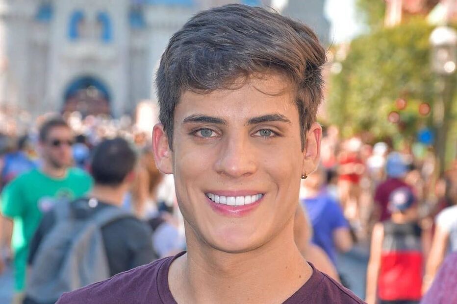 O modelo e namorado da mãe de Neymar, Tiago Ramos