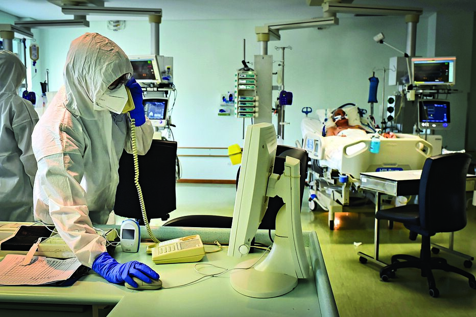 Profissionais abrangidos pelo complemento trabalharam pelo menos 30 dias seguidos em áreas destinadas em exclusivo a doentes com Covid-19