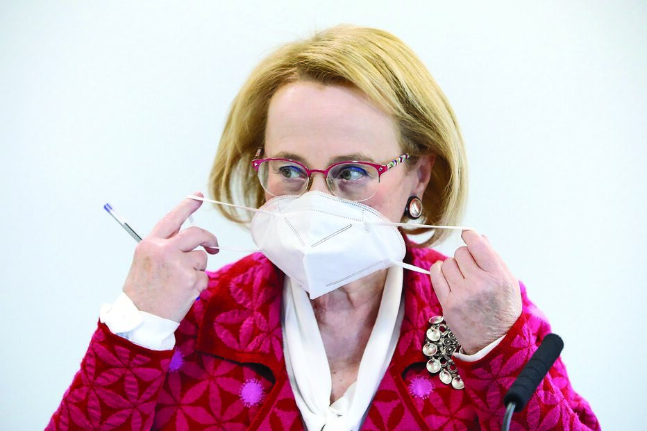 Diretora-geral da Saúde apenas sentiu dores de garganta antes de efetuar o teste para o novo coronavírus