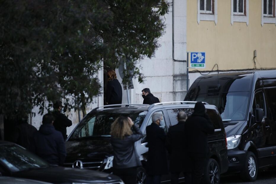 Família e amigos despedem-se de Sara Carreira na Basílica da Estrela em Lisboa