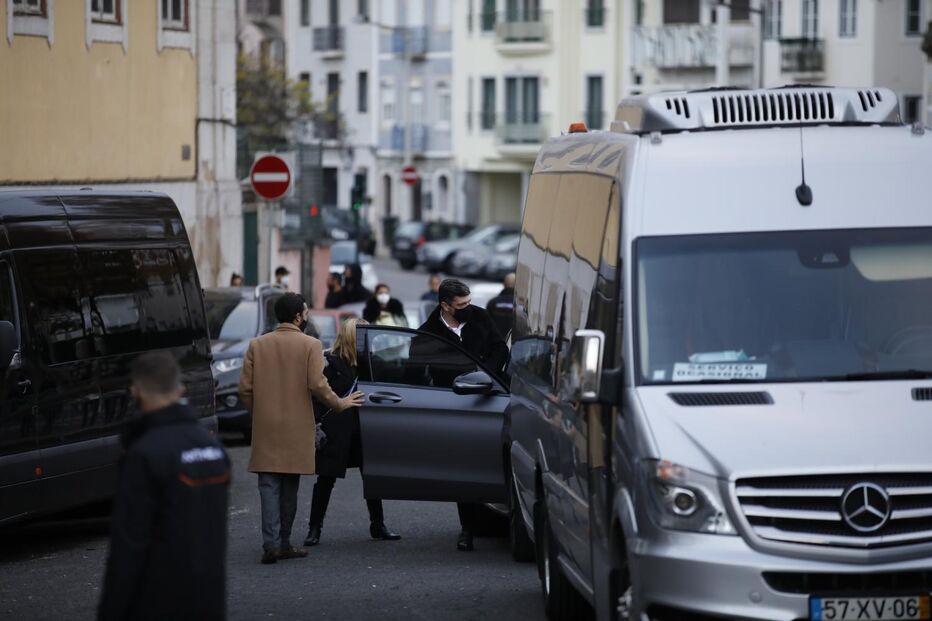 Família e amigos despedem-se de Sara Carreira na Basílica da Estrela em Lisboa