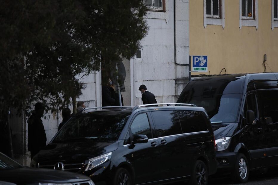 Família e amigos despedem-se de Sara Carreira na Basílica da Estrela em Lisboa
