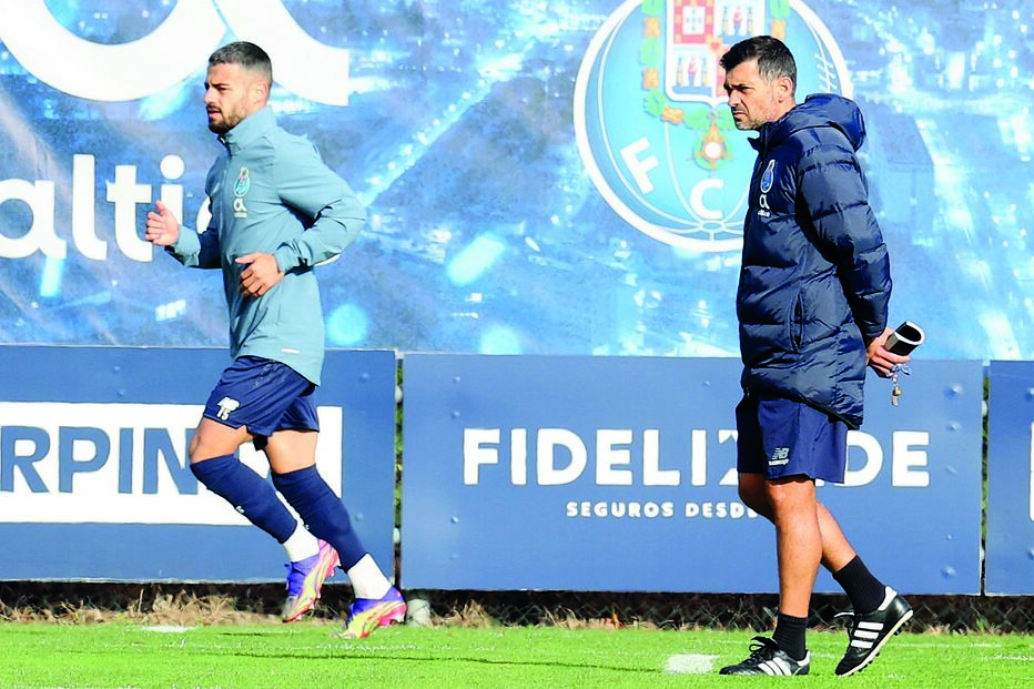 Sérgio Conceição assegurou que vai jogar na Grécia quem der “garantias de fazer parte do melhor onze” 
