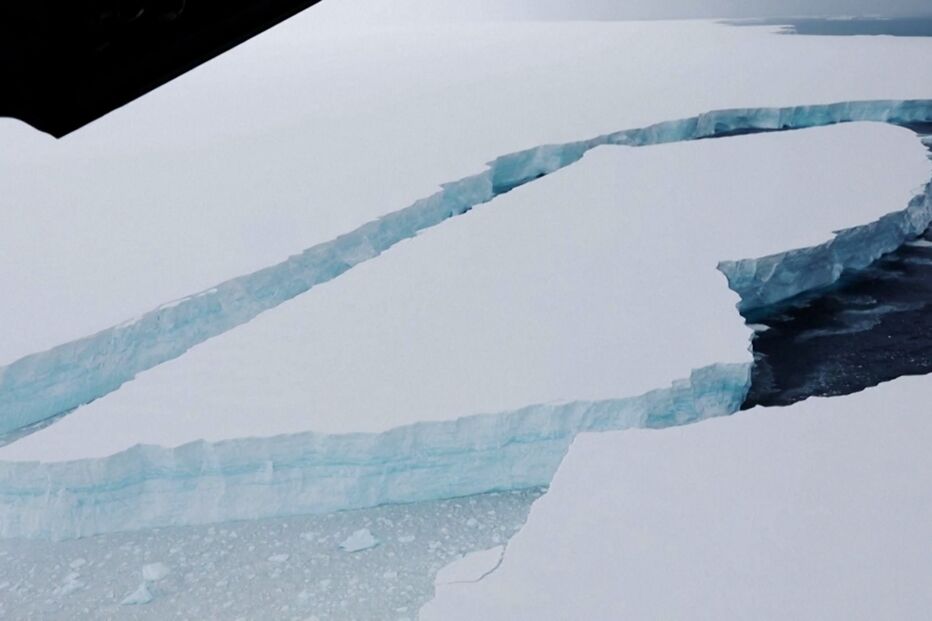 iceberg gigante, massa de gelo 