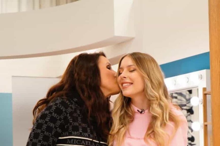 Micaela Oliveira e Sara Carreira .jpg