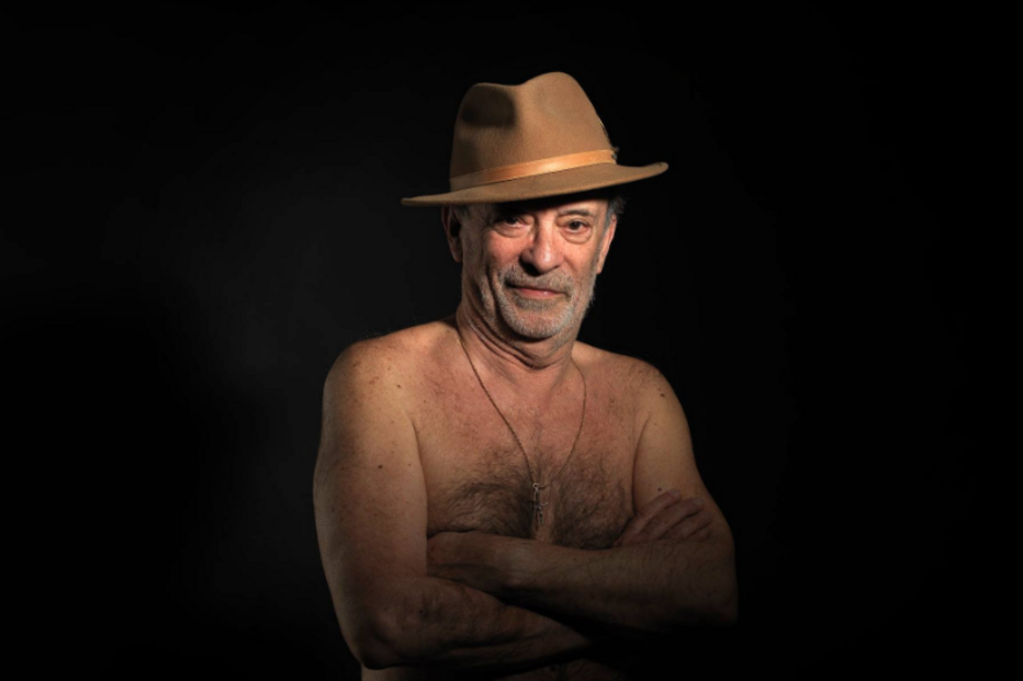 Victor Espadinha despe-se e entrega corpo à medicina para ser o primeiro português a ser vacinado contra a Covid-19