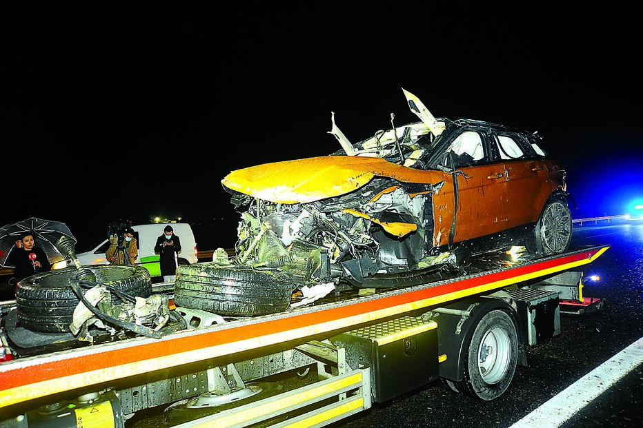 Range Rover de Sara Carreira ficou destruído