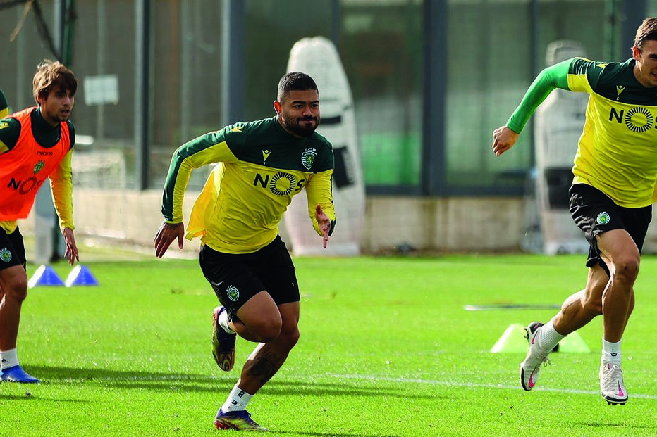 Tabata e Palhinha (ao centro e à direita, respetivamente) poderão ser opção para o jogo com o P. Ferreira, enquanto Pedro Gonçalves está castigado