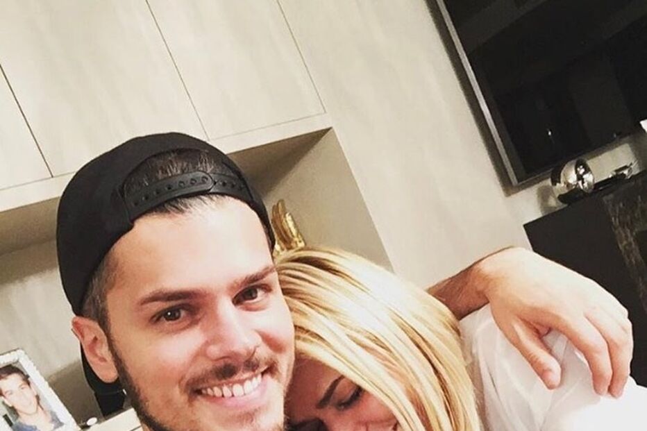 Mickael Carreira e a mãe .jpg