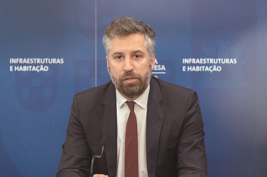 Pedro Nuno Santos apresentou o plano de reestruturação, lamentando que não vá ao Parlamento 