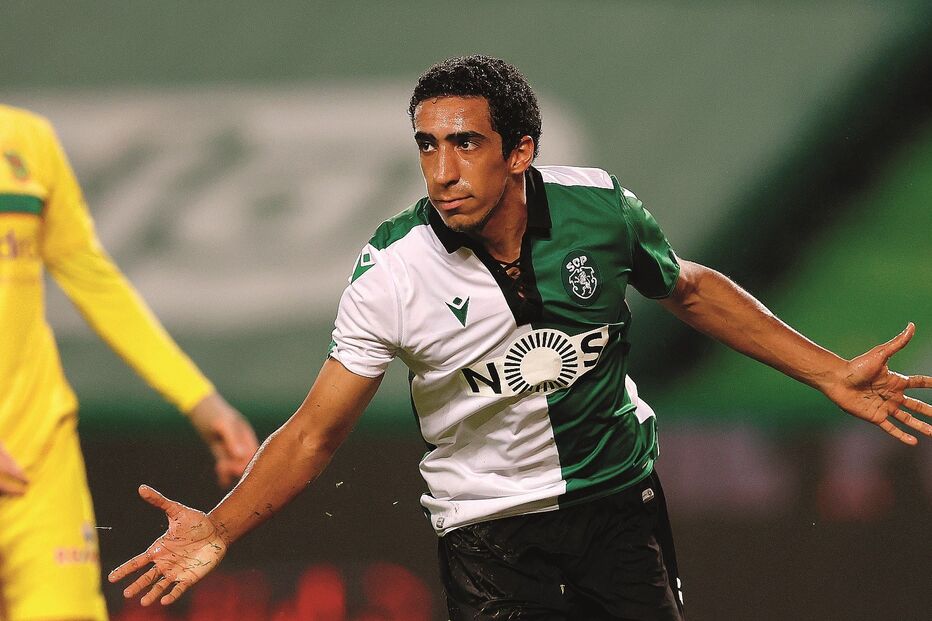 Tiago Tomás marcou o primeiro golo da noite, num remate à gaveta, assistido por Nuno Santos, que desviou de cabeça um passe longo de Coates 