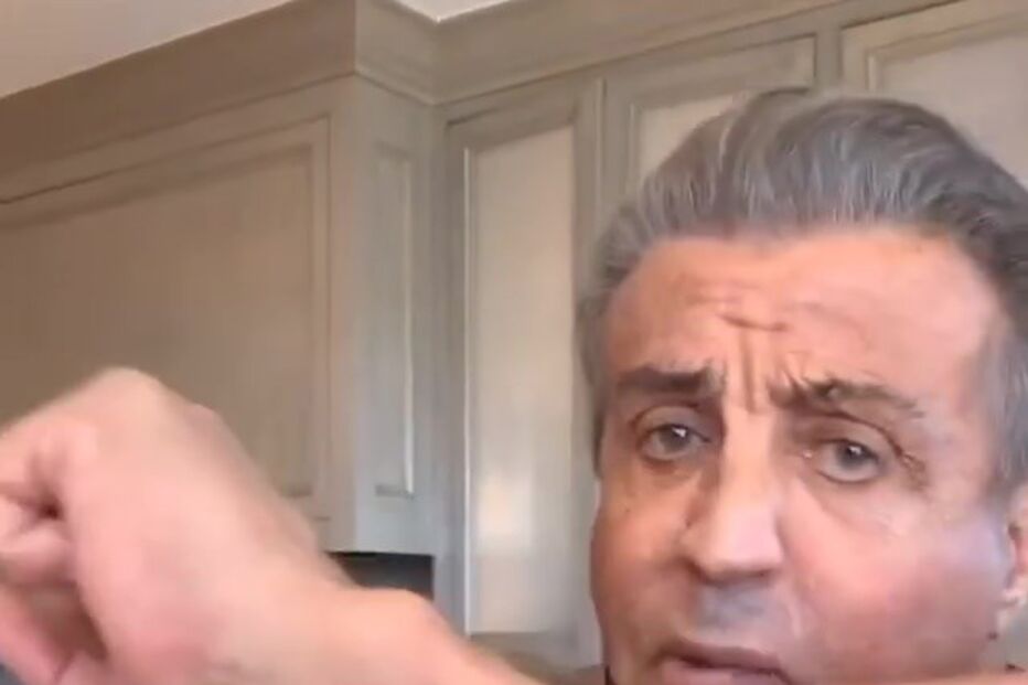 Sylvester Stallone surge com rosto alterado no TikTok