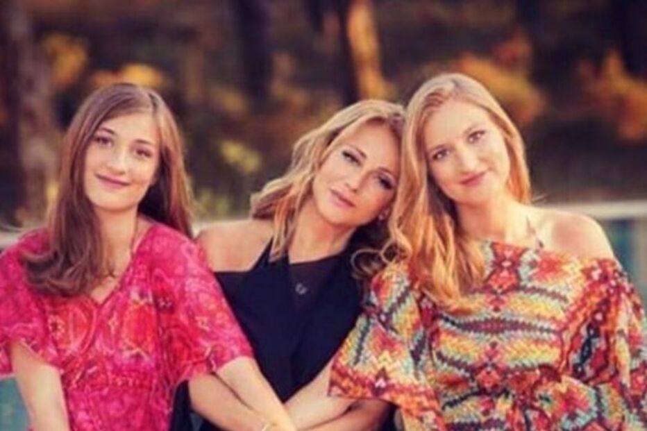 Alexandra Lencastre e as filhas .jpg