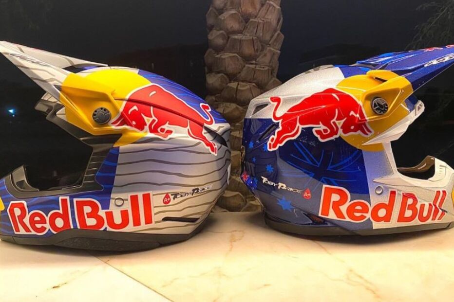 Capacete de homenagem ao piloto português Paulo 'Speedy' Gonçalves